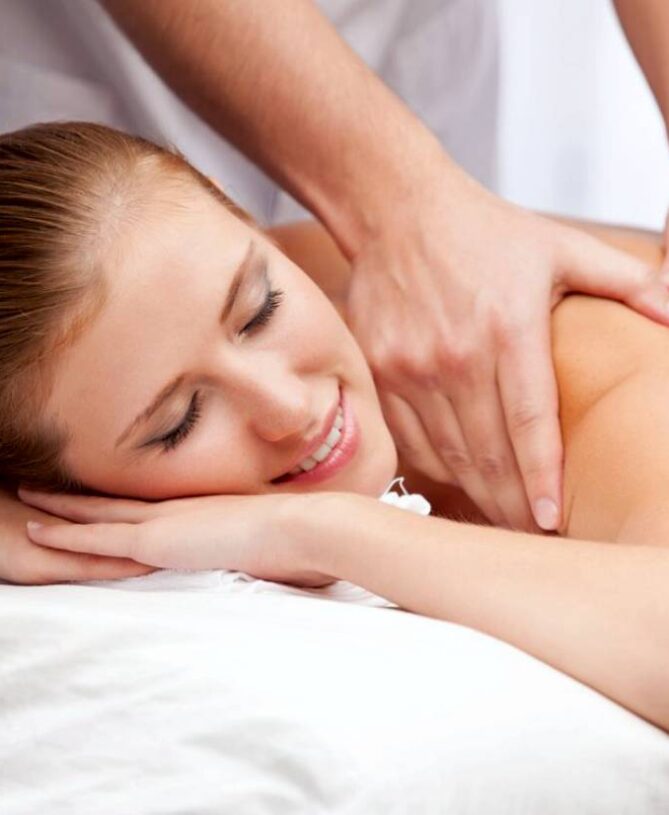 First massage. Массаж. Массаж для женщин. Лимфодренажный массаж тела. Массаж вибромассажером.